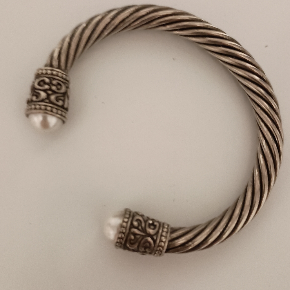 Elegant Silver Twisted Cuff Bracelet